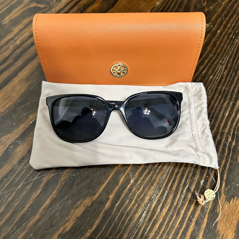 Tory Burch Sunglasses - Black